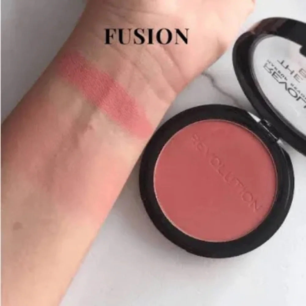 🌸 NWT Revolution Matte Powder Blush — Shade: Fusion 🌸